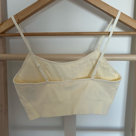 NWT HandM Sports Bra Light Support Size S - Picture 3 of 5